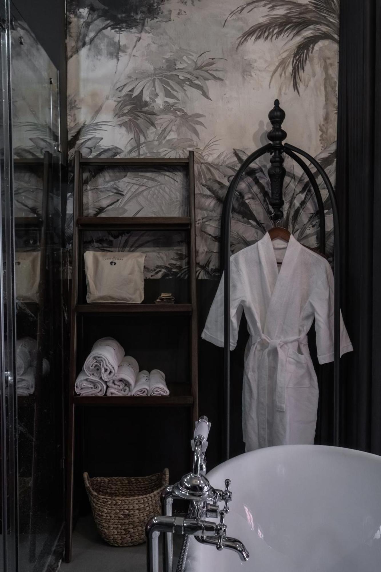 The Chum Boutique Hotel Hue Exterior photo